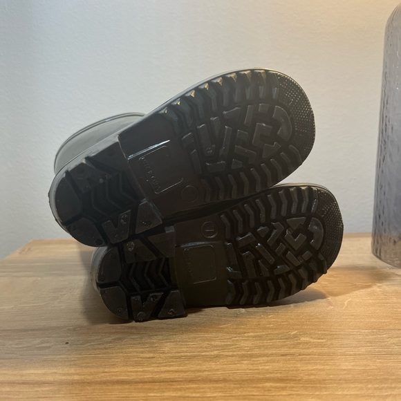 Carters size 7 toddler rain boots - Picture 6 of 11